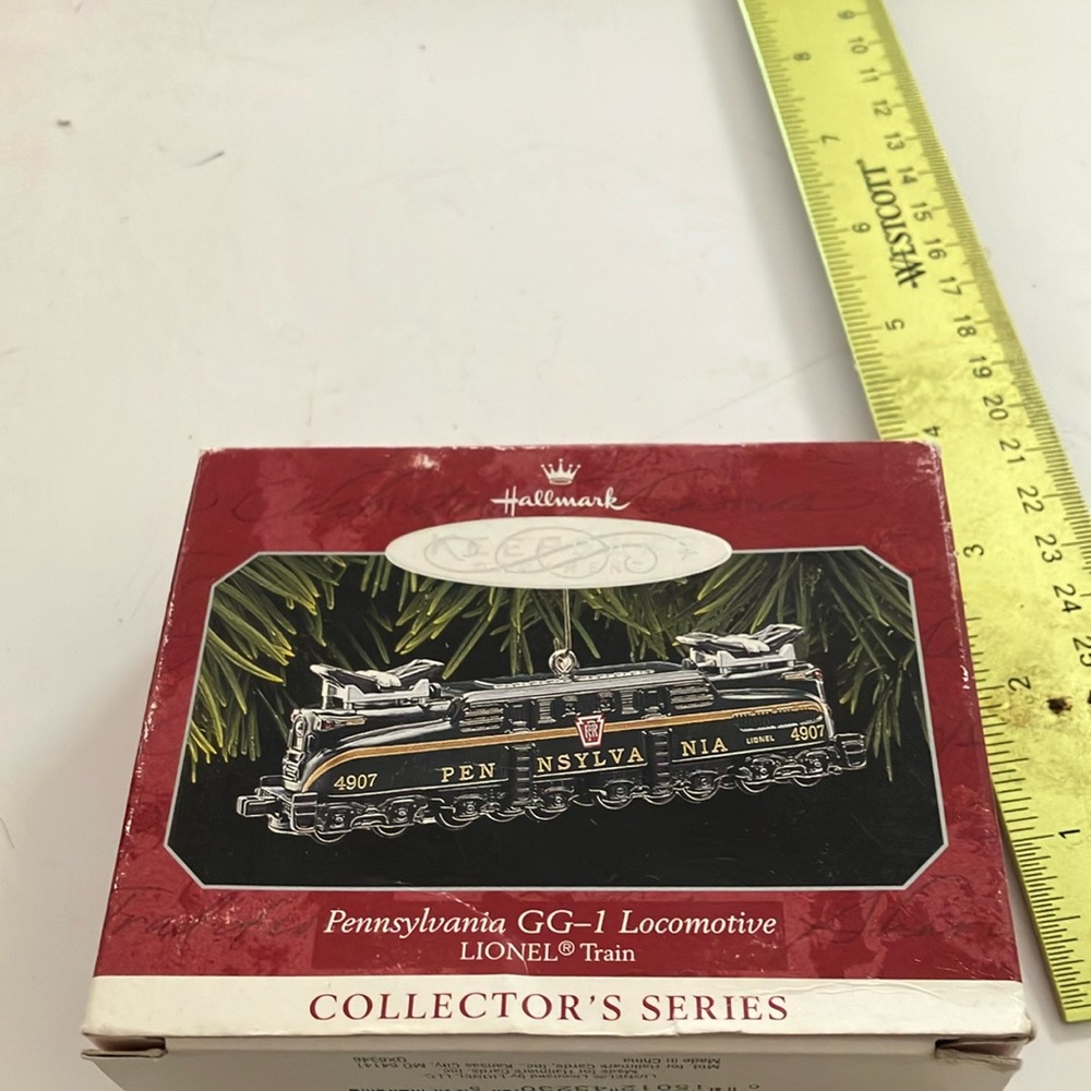 Hallmark Pennsylvania locomotive Lionel train ornament